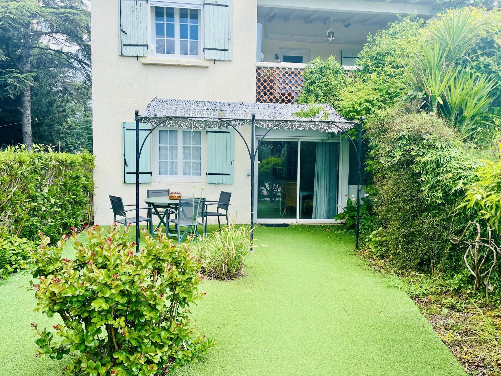 Mas Saint-Ange Bed & Breakfast Lunel  Exterior photo